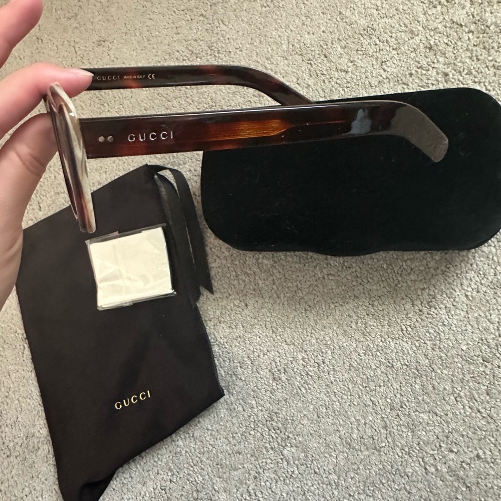 Gucci Brown Tortoise Shell Square Sunglasses with Velvet Case and Dust Bag - Picture 3 of 13